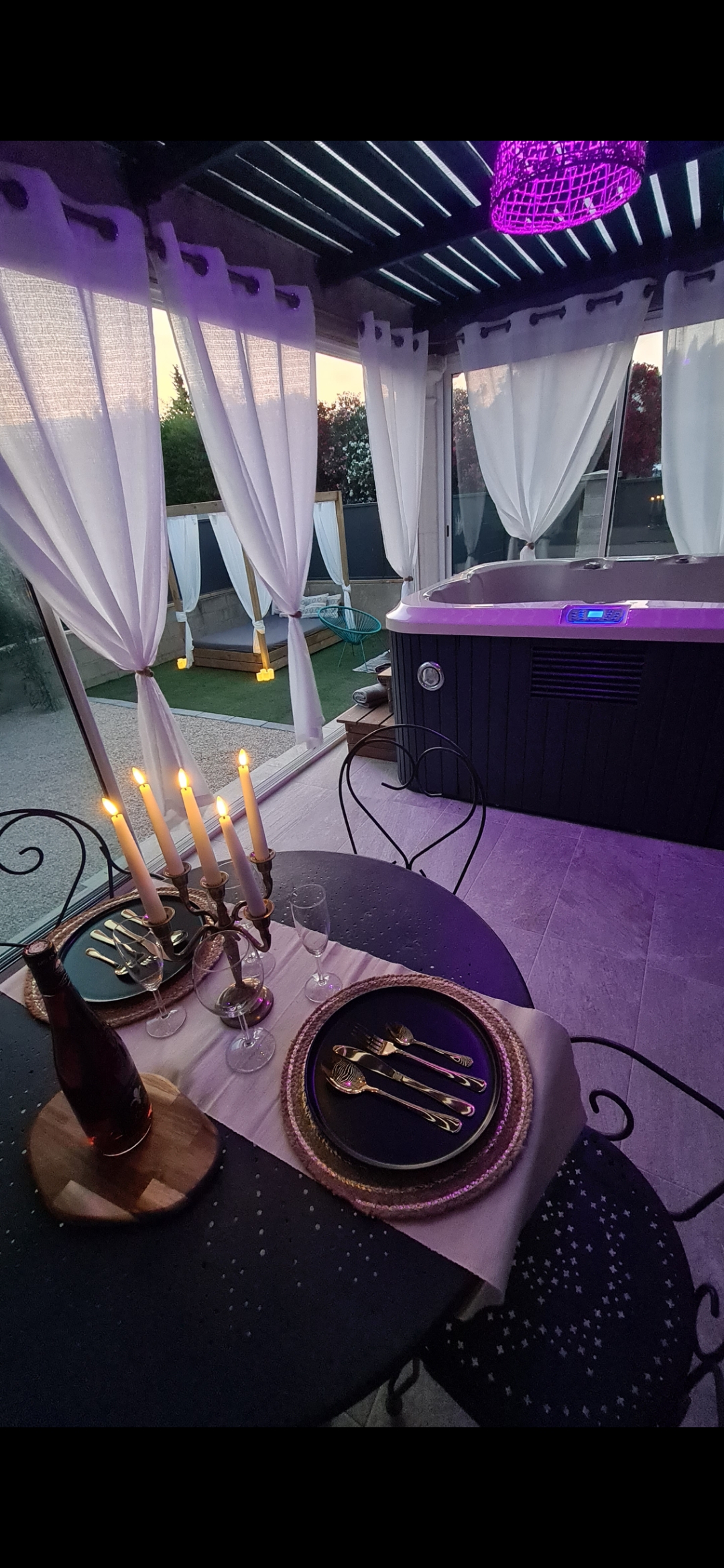 Patio avec Jacuzzi privatif